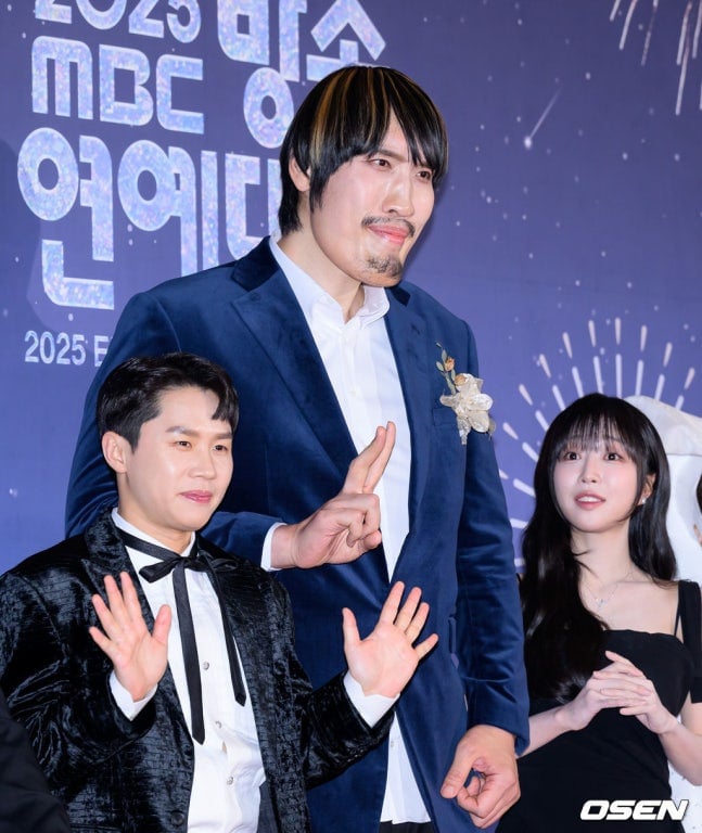 쯔양과 먹방 대결에서 승리하는 최홍만