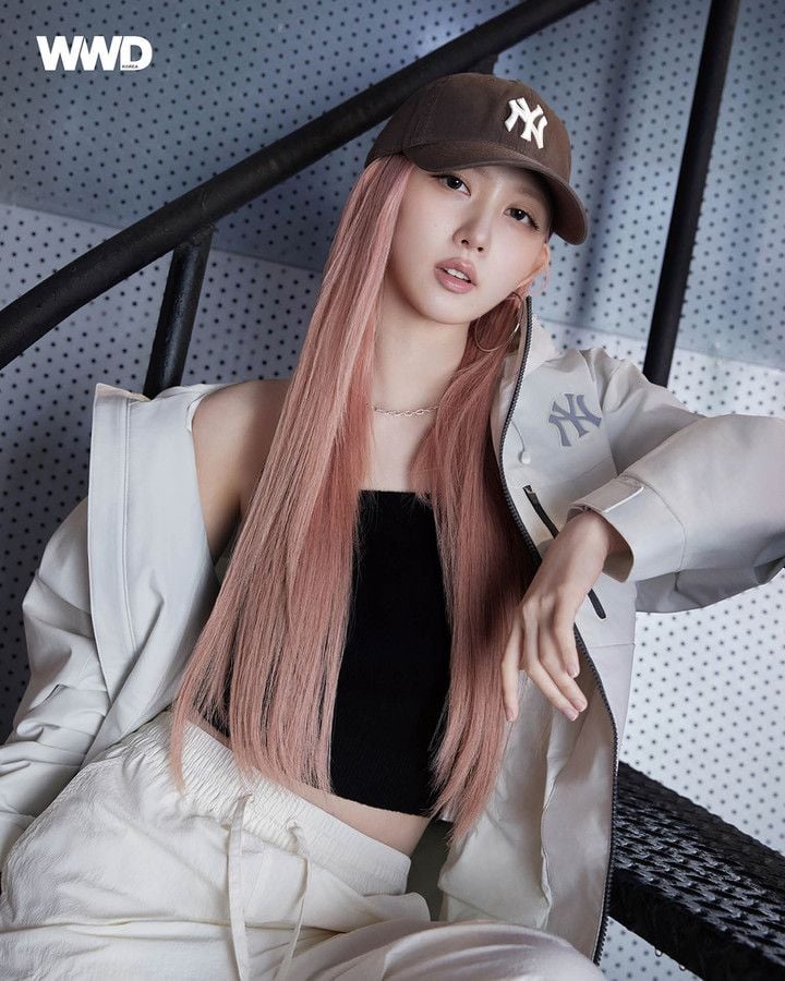 아이브(IVE) 가을, 패션 매거진 WWD 코리아 2월호 커버.JPG