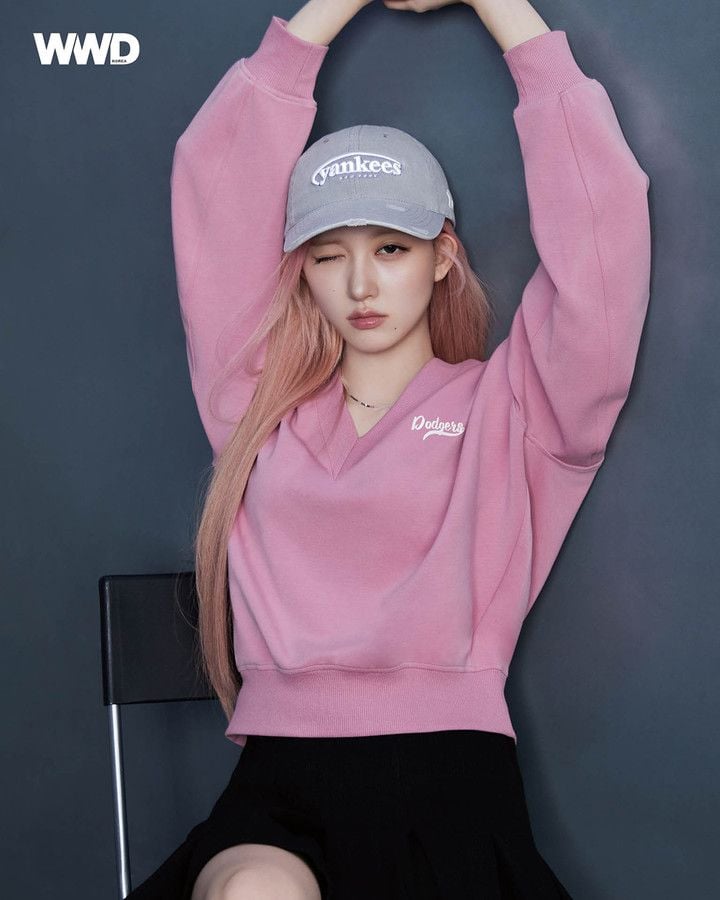 아이브(IVE) 가을, 패션 매거진 WWD 코리아 2월호 커버.JPG