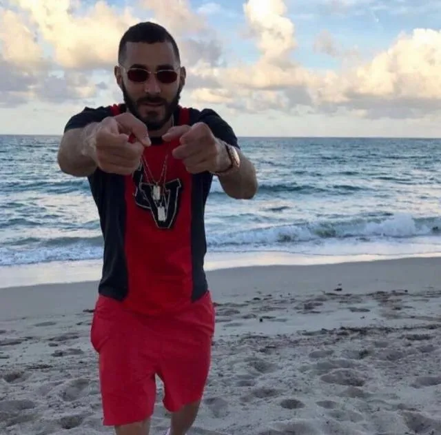 로또 70억 당첨되고 스벅 DT 건물주 됨