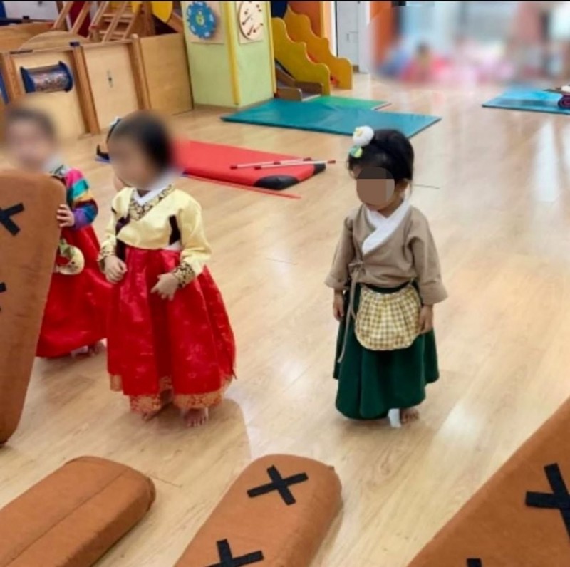 유치원 행사에 생활한복 입히면 안되는 이유
