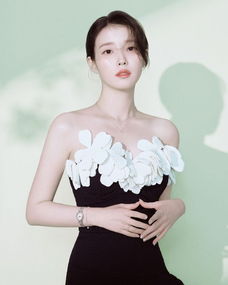 아이유 제이에스티나