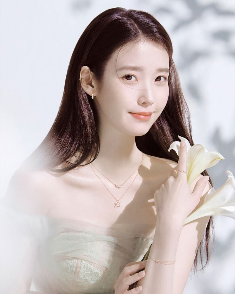 아이유 제이에스티나