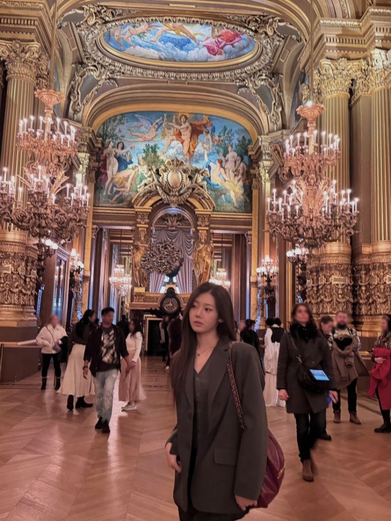 베이비몬스터 로라