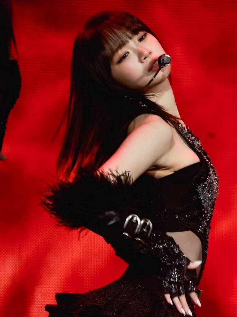 LE SSERAFIM (르세라핌) 김채원