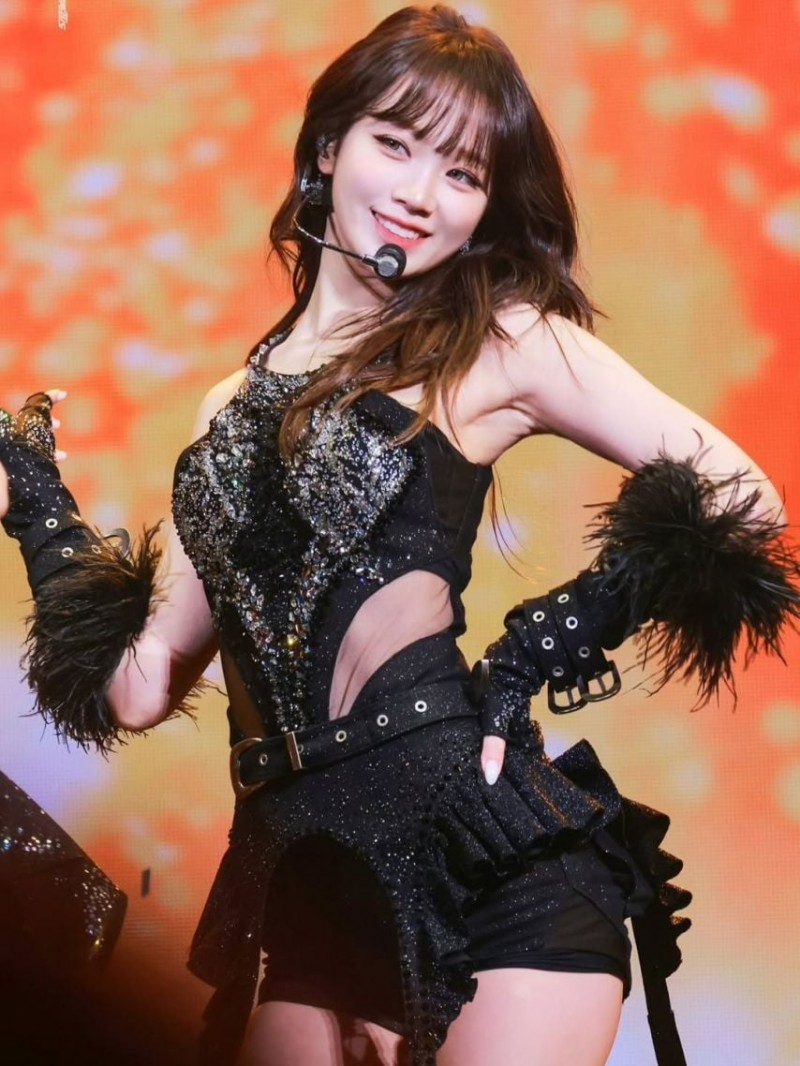 LE SSERAFIM (르세라핌) 김채원