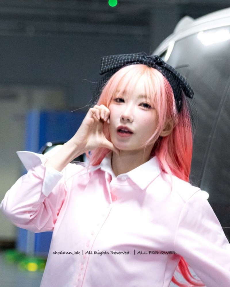 QWER 핑크색 머리 마젠타