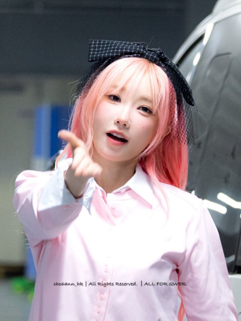 QWER 핑크색 머리 마젠타