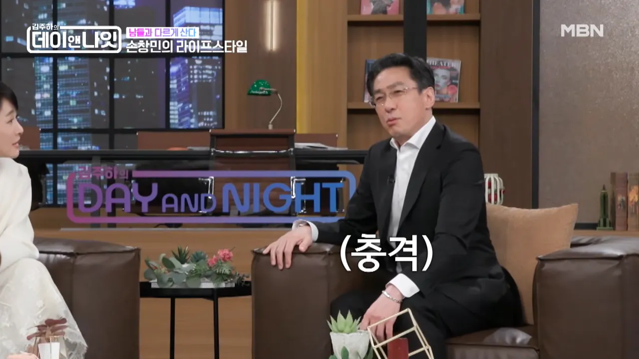 아직도 2G폰 쓰고 있다는 배우 손창민.jpg