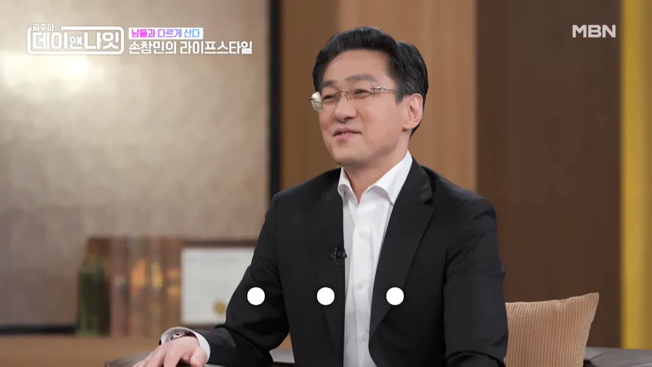 아직도 2G폰 쓰고 있다는 배우 손창민.jpg