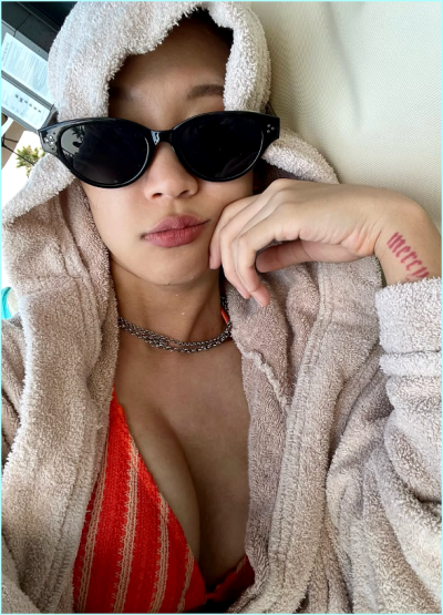 나다 얼굴보다는 비키니 몸매 일품