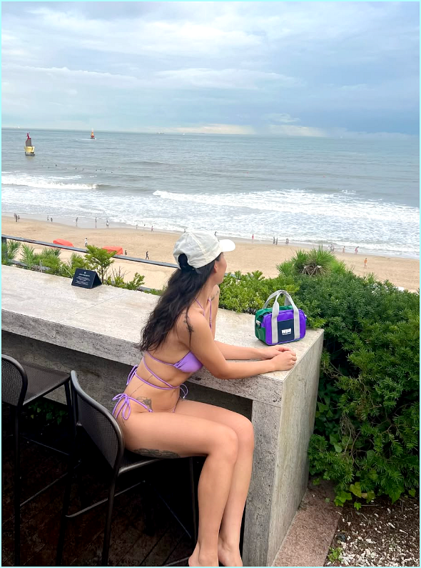 나다 얼굴보다는 비키니 몸매 일품