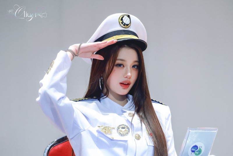260307 장원영 팬 (7).jpg