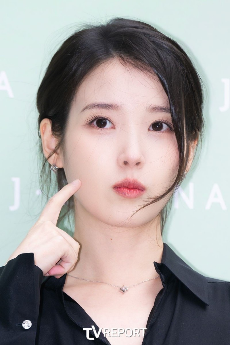 *아이유 제이에스티나 행사