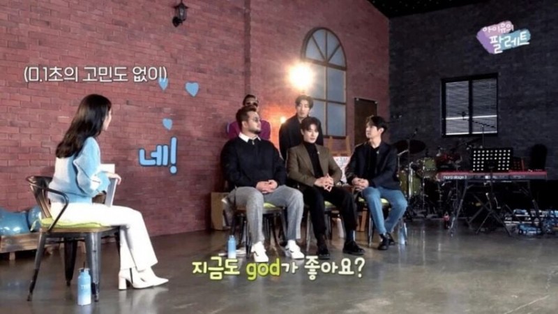 아이유가 이해안되는 40대 이상의 아저씨들.jpg